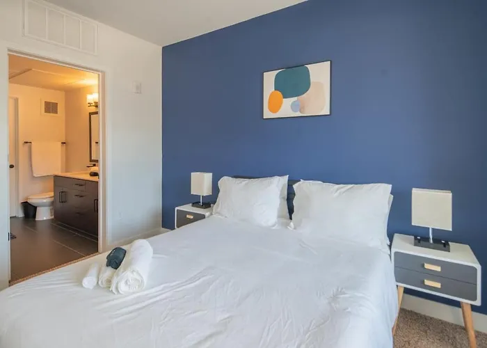 Relaxing 1bd - Pool, Gym, Parking, W-d - Sleeps 4 *